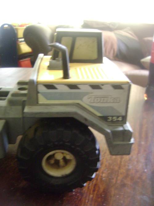 LARGE TONKA TIPPER TRUCK
