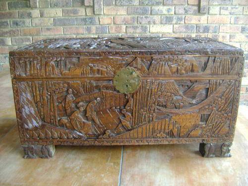THIS BEAUTIFUL GUARANTEED GENUINE CAMPHORWOOD KIST - MADE IN HONG KONG.