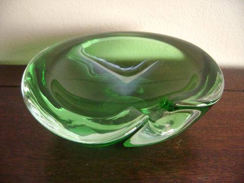 THIS BEAUTIFULL MURANO ASHTRAY IN VERY GOOD CONDITION