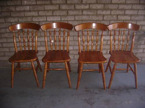4X OAK CHAIRS IN VERY GOOD CONDITION - MADE OF OAK