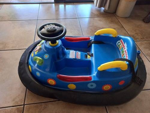 MICKY MOUSE BATERY OPERATED BUMPER CAR