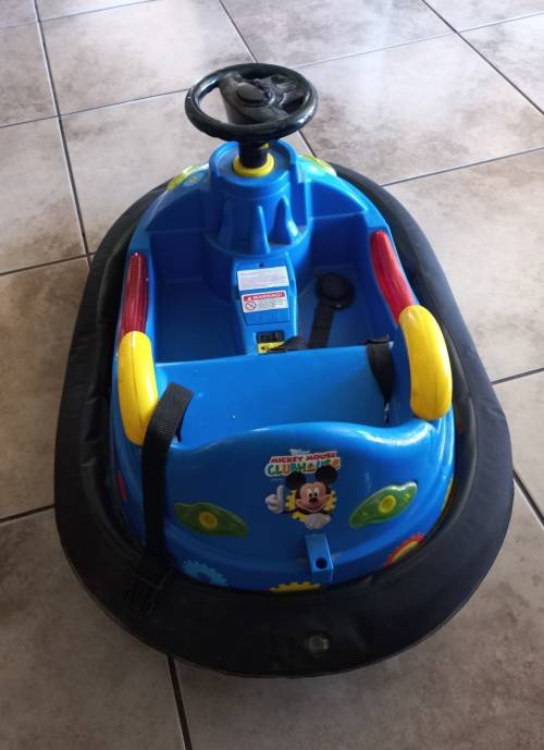 MICKY MOUSE BATERY OPERATED BUMPER CAR