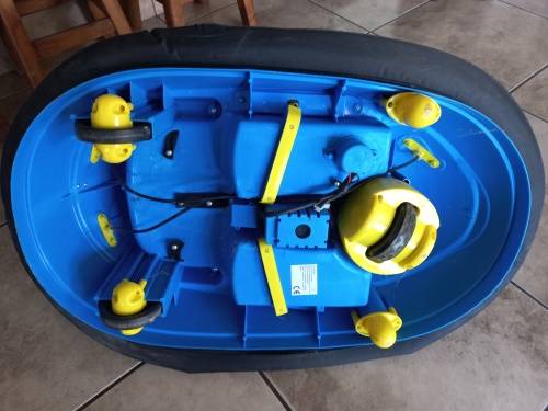 MICKY MOUSE BATERY OPERATED BUMPER CAR