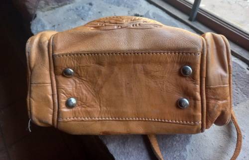 2X LEATHER HAND BAGS IN VERY GOOD CONDITION