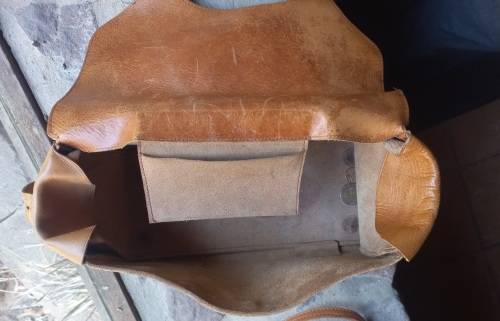 2X LEATHER HAND BAGS IN VERY GOOD CONDITION