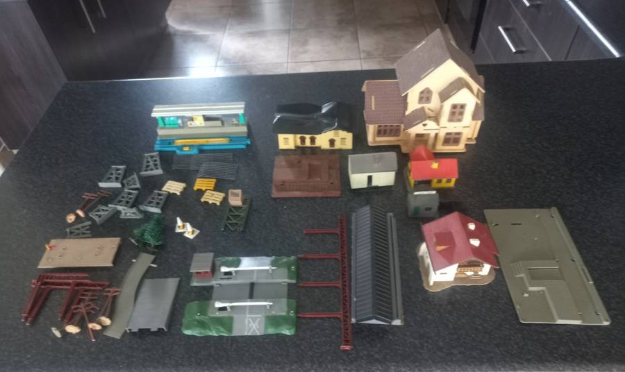 jkob lot little train houses