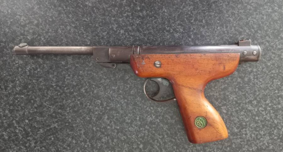 VINTAGE BSF  S20 GERMAN AIR PISTOL