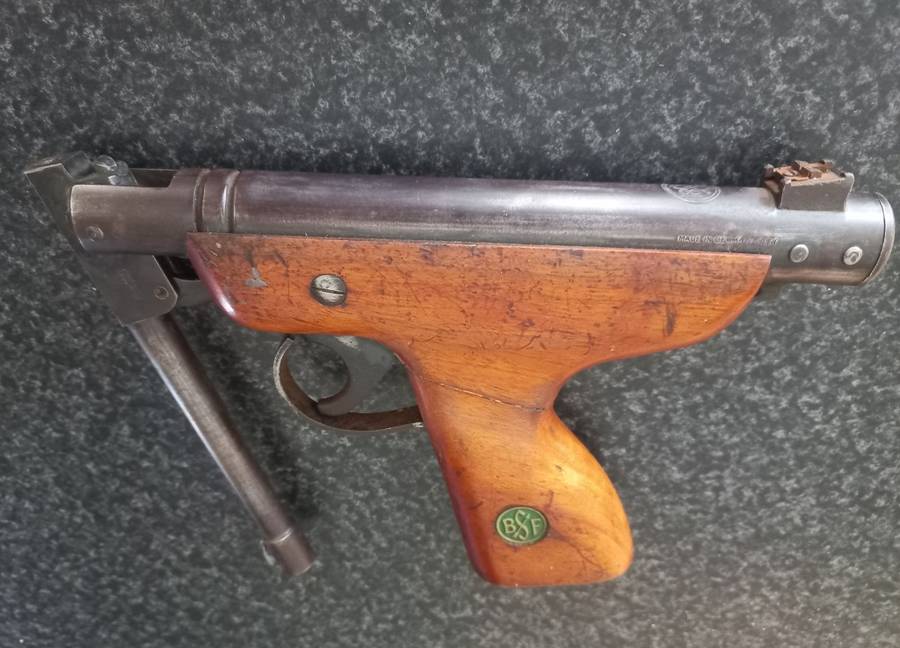 VINTAGE BSF  S20 GERMAN AIR PISTOL