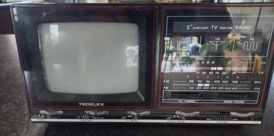 TEDELEX MINI TV AND RADIO IN  GOOD WORKING CONDITION