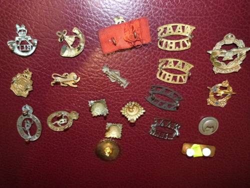 WW2 and army Badge lot