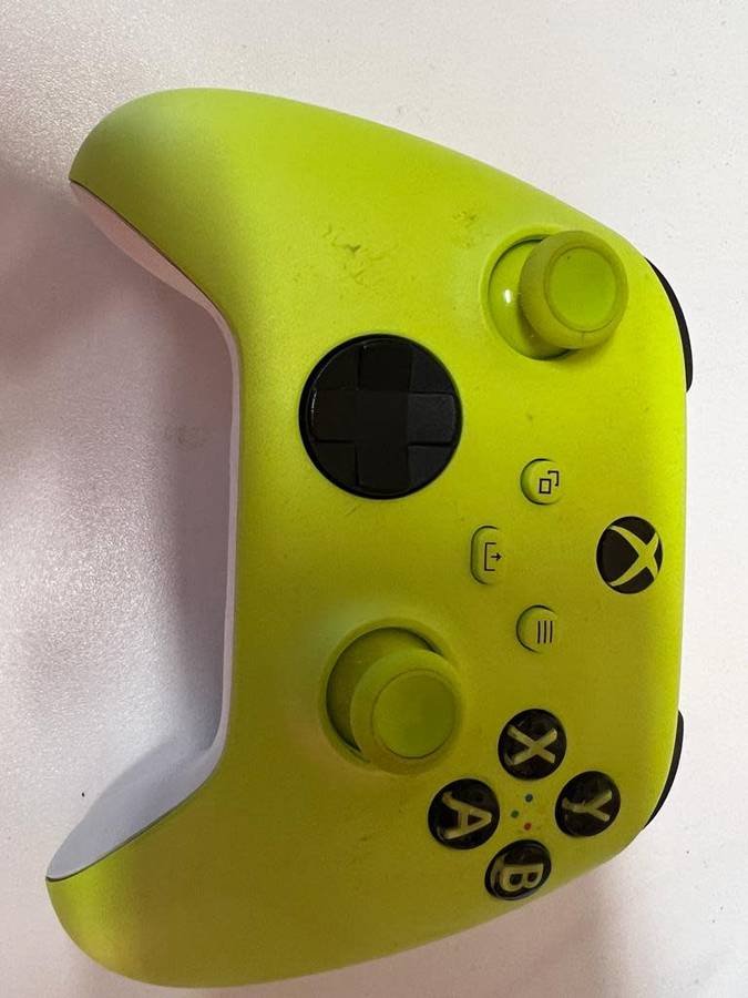 Xbox Series X Console with 4x controlles, bags, game and dust cover