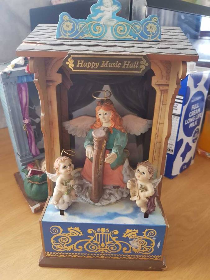 *** RARE FIND *** Wooden Christmas Music Hall Wind Up  Circa 1983 + Santa Music Box