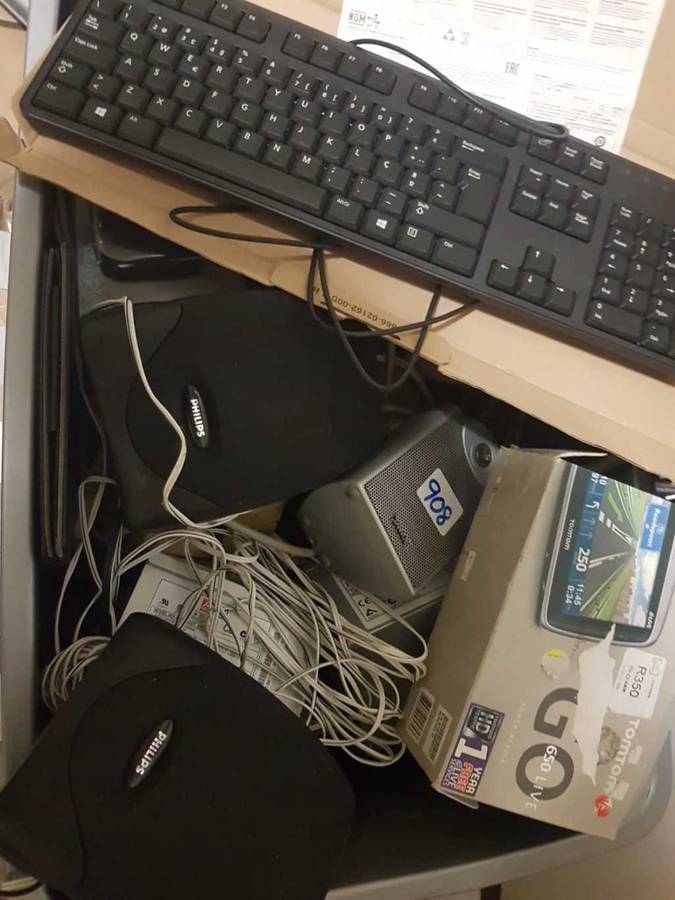 Lot Electronics | Commodore PSU`s | PSU`s | Nav Aid | Vintage Keyboard | Others