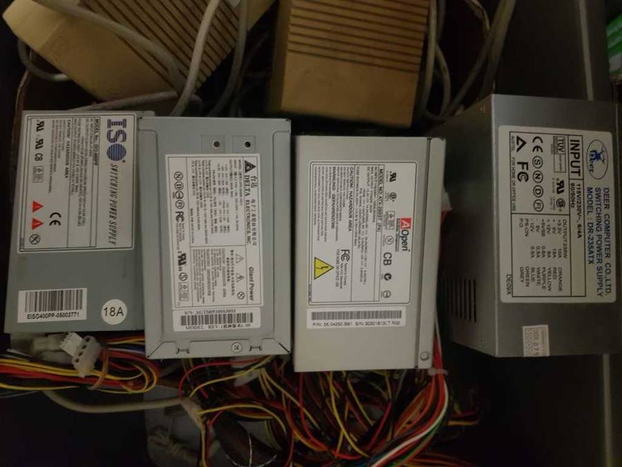 Lot Electronics | Commodore PSU`s | PSU`s | Nav Aid | Vintage Keyboard | Others