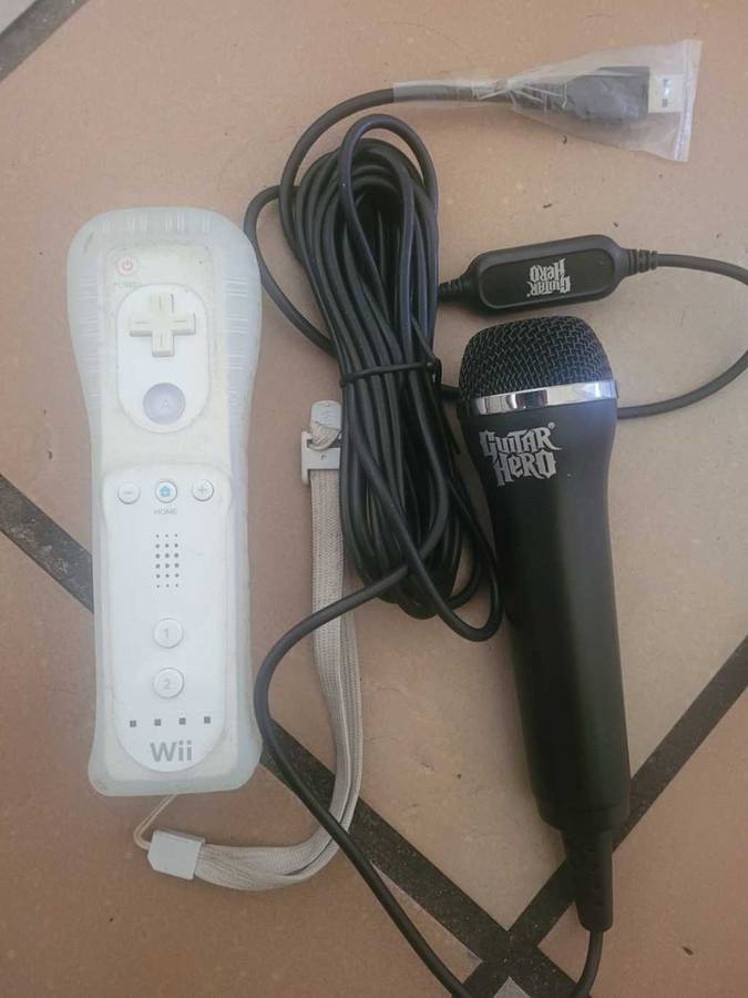 Wii Items Guitar Hero and Controller