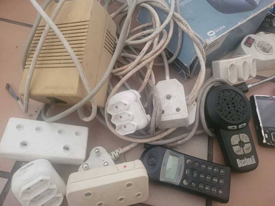 Bulk Lots Electronics | Adapters | Extension | Cell Phones | Untested