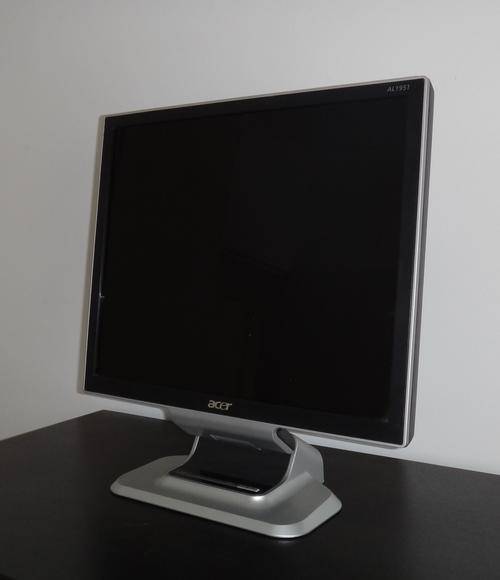 19" Acer LCD Screen