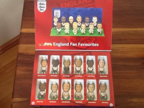 England 2002 12-player team pack PLUS South African sports figurines
