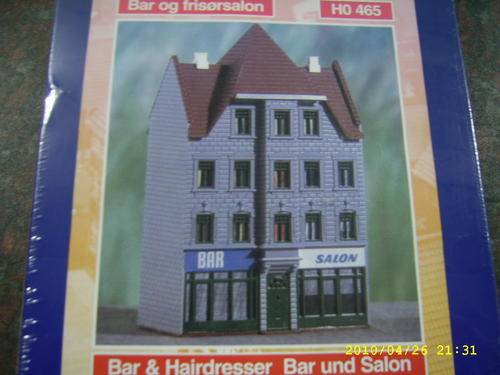 NEW BAR AND HAIRDRESSER WITH APARTMENTS KIT HO