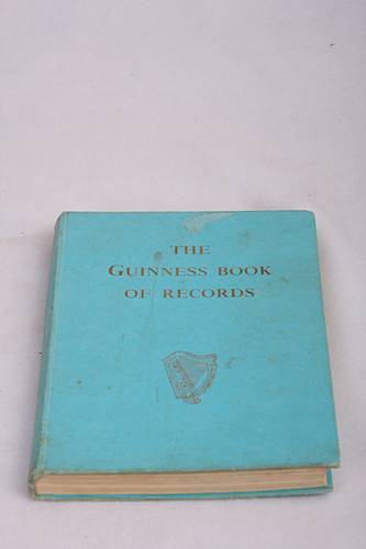 The Guinness Book of Records (Turquoise) 1967 - COLLECTOR'S BOOK