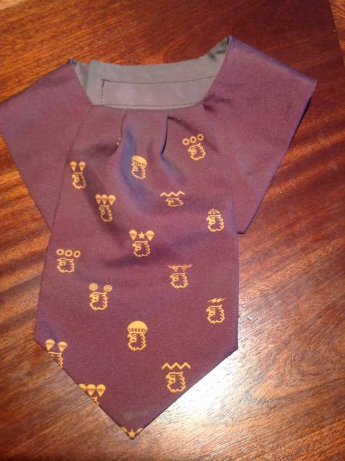 44 para cravat in great condition