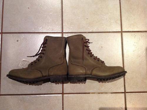 GREEN //SA ARMY boots size 10 ////very rare