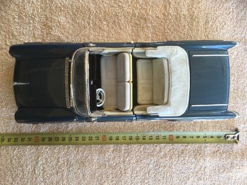 1957 Buick Roadmaster Convertible, Blue & White - Motormax 73152 - 1/18 scale Diecast Model Toy Car