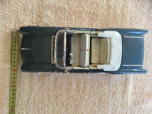 1957 Buick Roadmaster Convertible, Blue & White - Motormax 73152 - 1/18 scale Diecast Model Toy Car