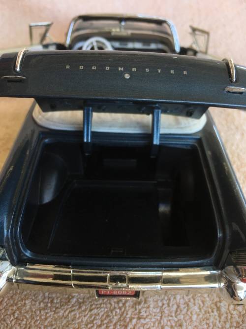 1957 Buick Roadmaster Convertible, Blue & White - Motormax 73152 - 1/18 scale Diecast Model Toy Car