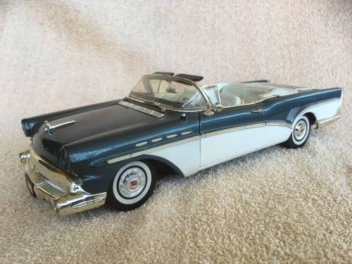 1957 Buick Roadmaster Convertible, Blue & White - Motormax 73152 - 1/18 scale Diecast Model Toy Car