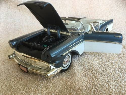 1957 Buick Roadmaster Convertible, Blue & White - Motormax 73152 - 1/18 scale Diecast Model Toy Car