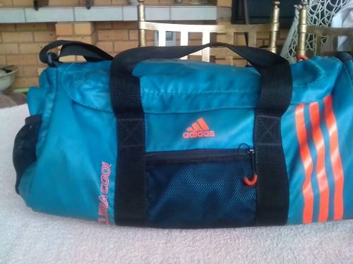 ADIDAS SPORTS BAG -GOOD CONDITION