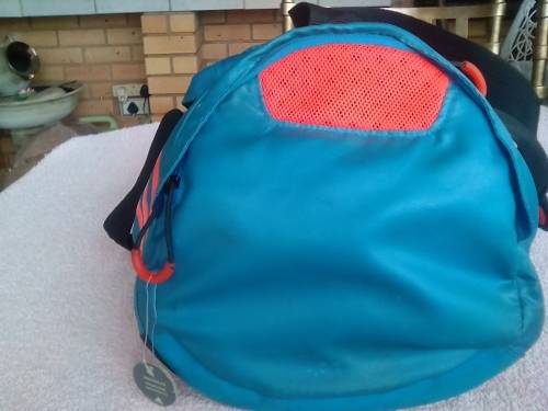 ADIDAS SPORTS BAG -GOOD CONDITION