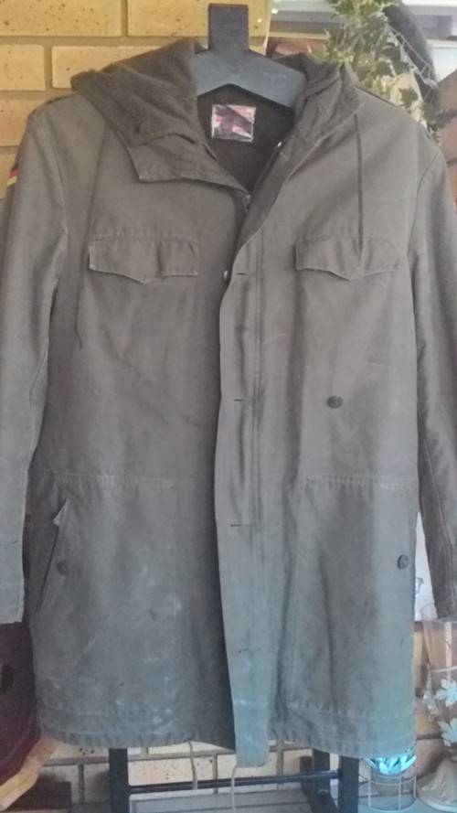 MILITARY PARKA SIZE MEDIUM