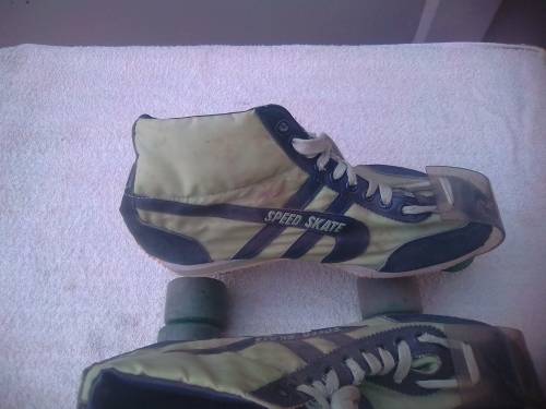 ROLLER SKATES OLD SCHOOL