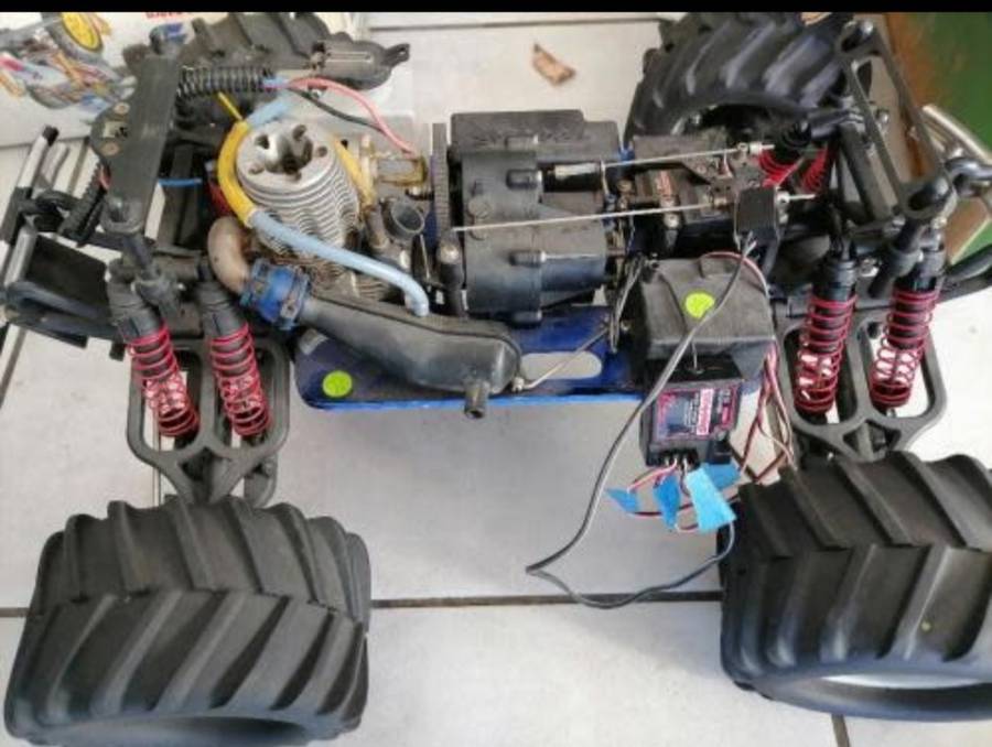 BULK LOT OF RC CARS*GAS CARS ELEC CARS*TRAXIX*TAMIYA ETC*MANY SPARES AND REMOTES ETC*UNTESTED