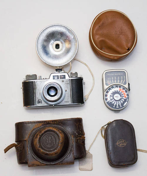 Aka Akarette with bulb flash and light metre