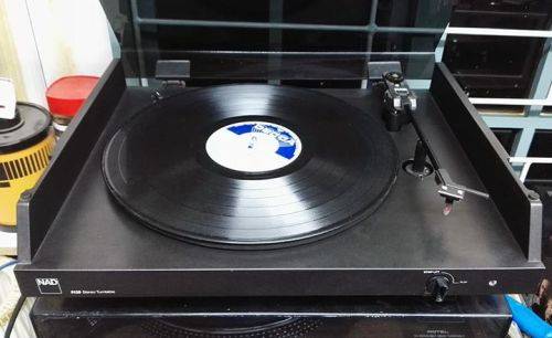 NAD 5120 Turntable with Ortofon Cartridge
