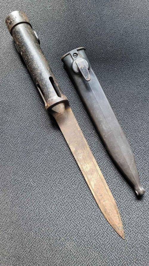 Bayonet for R1 (I think)