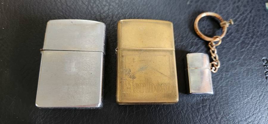 2 Zippos and a lighter keyring