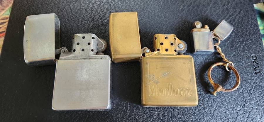2 Zippos and a lighter keyring