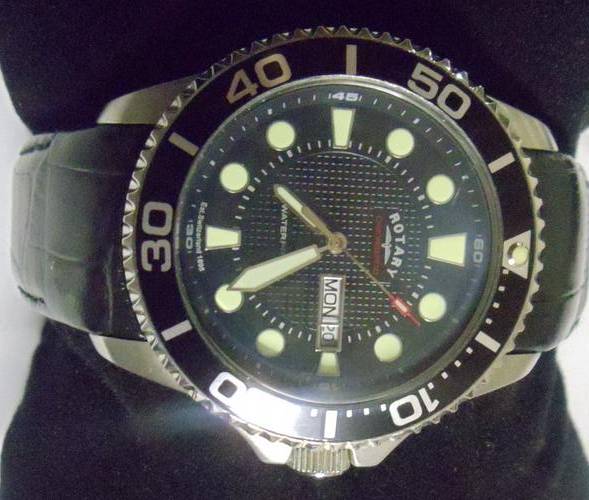 ROTARY WATCH - CHRONOSPEED - GENTS GLOW IN TEH DARD DIAL- SLIGHTLY USED - LEATHER BELT