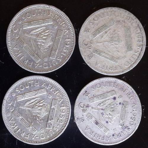 1943 TO 1952 UNION 3 PENCE - VF TO AU CONDITIONS - T/WEIGHT 7 GRAMS - SILVER = 4 GRAMS -R745