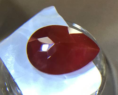 RARE - 4.055cts VVS1 - RED OPAL - BRILLIANT CUT *PEAR* STONE - STUNNING LUSTRE GEMSTONE - RARE !!