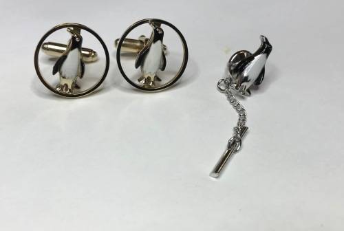CUFF LINKS=CUFFLINKS=PENGUINS=AND MATCHING TIEPIN=!!!REALLY CUTE!!!=GREAT CONDITION!