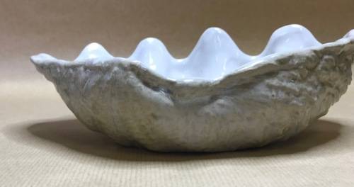 CLAM SHELL BOWL DISH SALAD BOWL SNACK DISH LOCALLY MANUFACTURED - 226mm long.