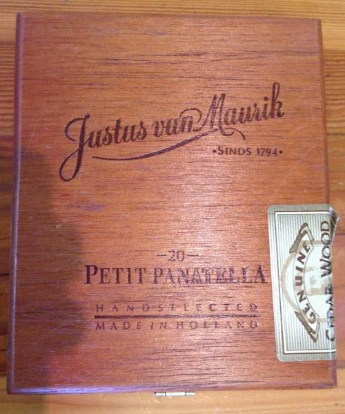 CIGAR BOX=WOODEN=CEDAR WOOD=JUSTUS van MAURIK=PETIT PANATELLA=HOLLAND=EMPTY=USED=OPENED.