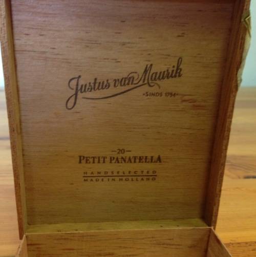 CIGAR BOX=WOODEN=CEDAR WOOD=JUSTUS van MAURIK=PETIT PANATELLA=HOLLAND=EMPTY=USED=OPENED.