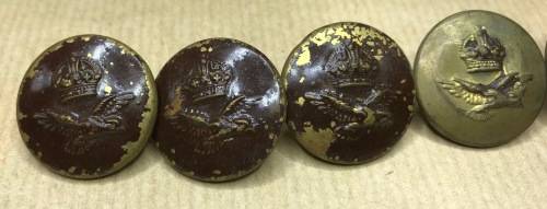 ROYAL AIRFORCE KING`s CROWN 5 x Military Brass Uniform Buttons 25mm diameter ENGLAND GREAT BRITAIN.