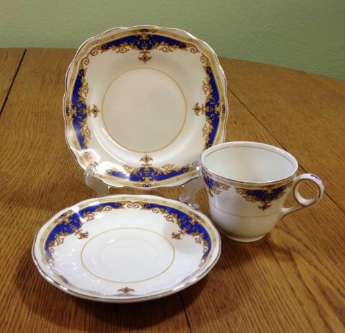 GRINDLEY TEA=JANIQUE PATTERN=MILK/CREAMER=SUGAR=5 TRIOS=17 pieces=1954 on.